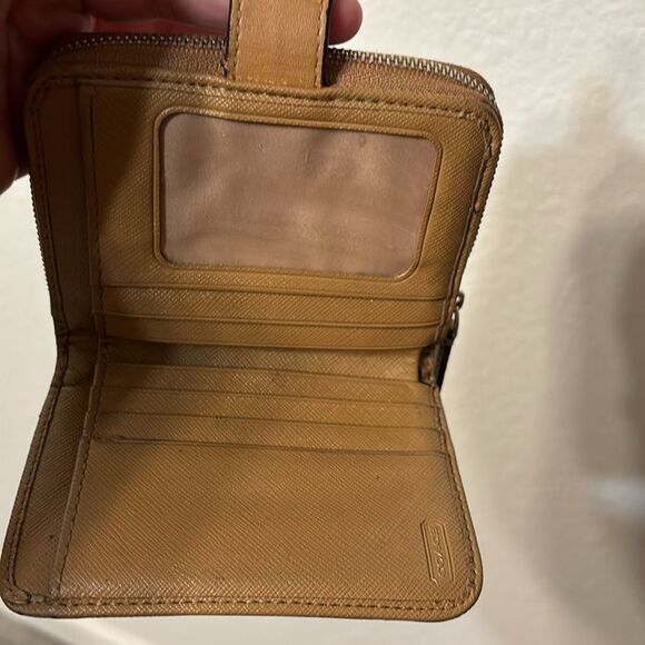 Coach Peyton Floral Wallet - Picture 4 of 6